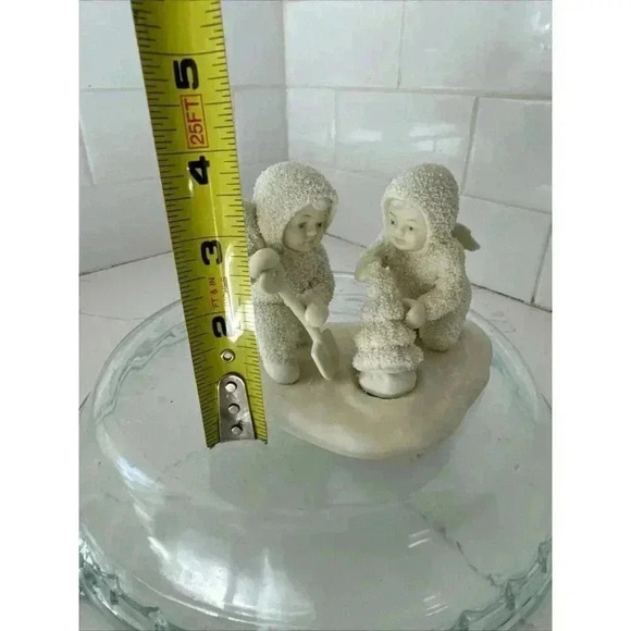 Snowbabies We’re Planting The Starry Pines Department 56 4” X 5 1/2” Figurine - Picture 10 of 10
